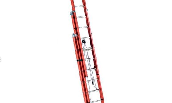 Трехсекционная лестница выдвигаемая тросом SVELT V3 3x12 ступеней